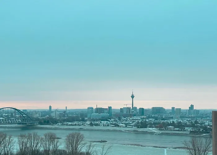 Rheinpanorama Penthouse Duesseldorf דירה